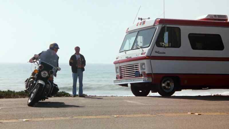 Shall I wait, officer? - Yeah. No. Do whatever you want!