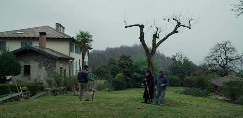 Shall we try to draw it like this? - Yes, let's put that stick here, Davide