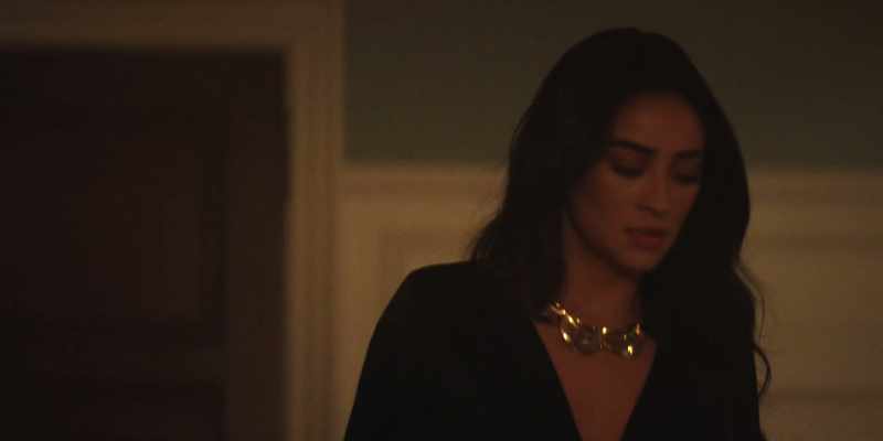 She has a gun, Beck
