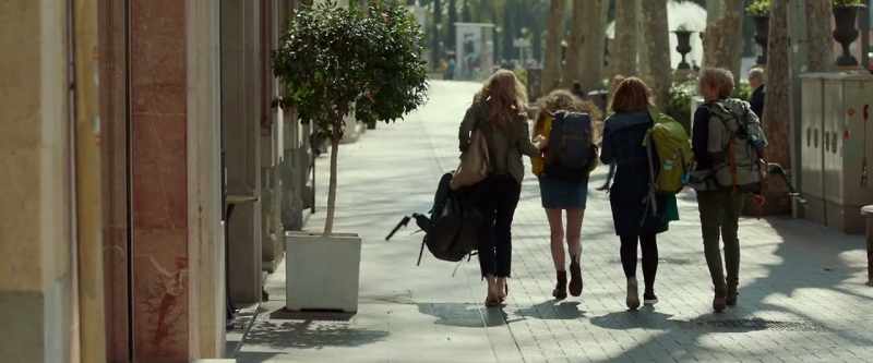 �� She looks like she stepped out