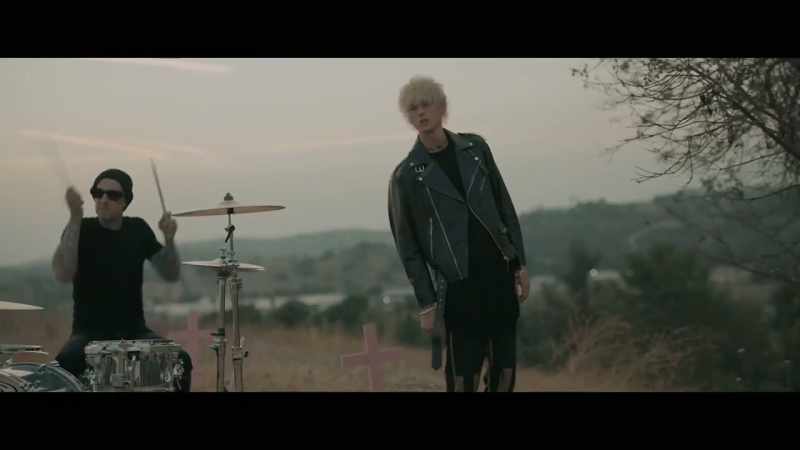 �� SHE LOVES A BOY SO MUCH ♪
