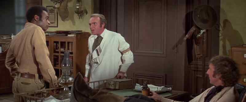 Sheriff, Mongo's back! He's breaking up the whole town!