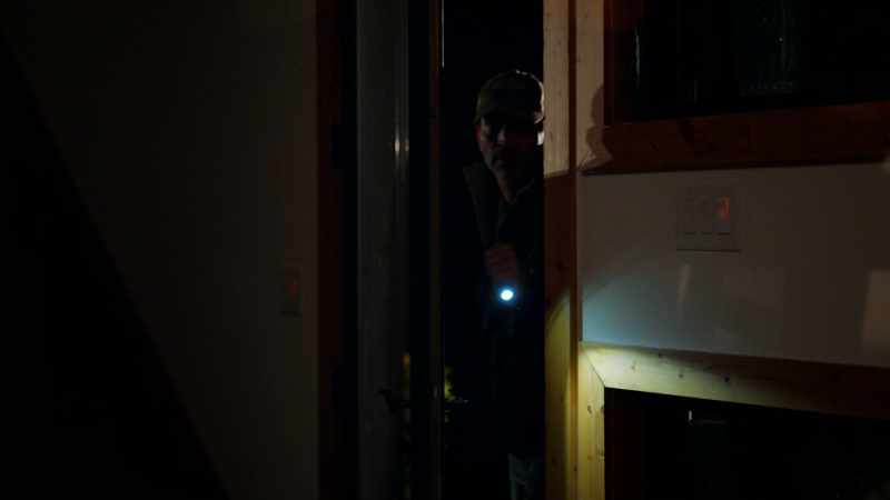 Sheriff's department. [SHOUTING IN DISTANCE]