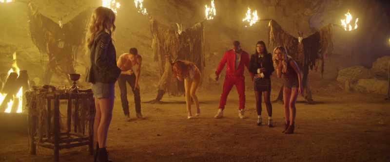 �� She's a Killer Queen... ♪