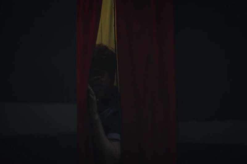 Shh. My roommate's asleep. - Okay