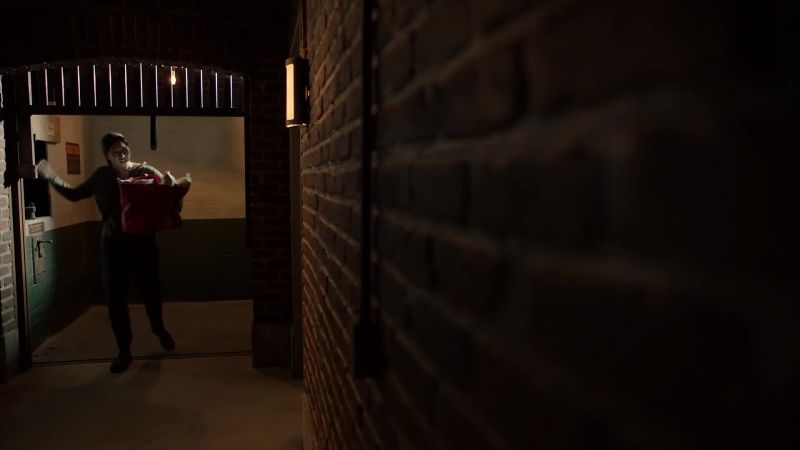 Shonda, open door. - [Shonda beeps]