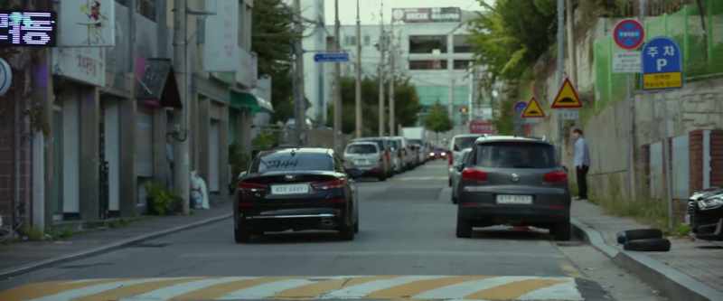 Shots fired, suspect on the run, plate number 43J-6449!