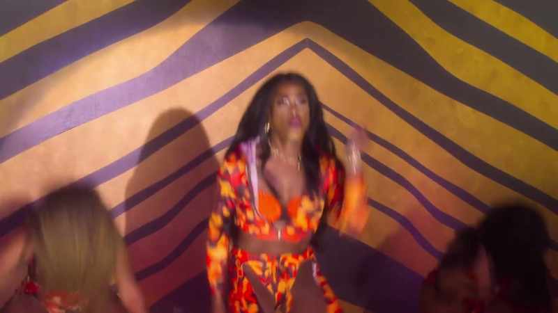 �� Shots on the bed Like rock to the roll, bounce with it ♪
