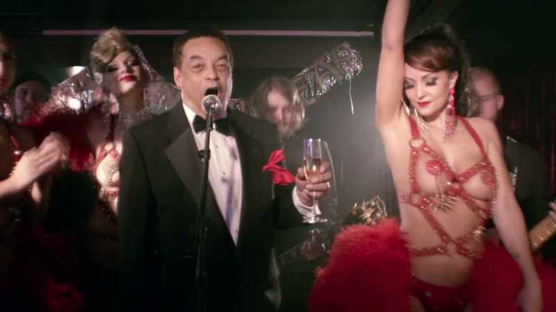 �� Should auld acquaintance Be forgot... ♪
