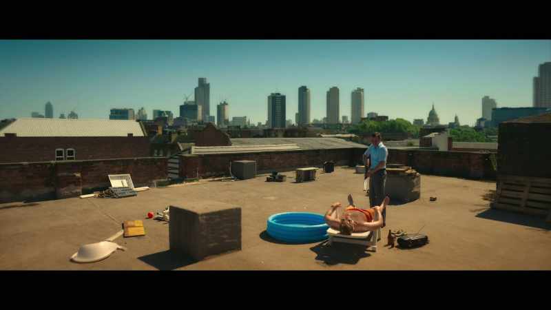 �� Should I stay or should ♪