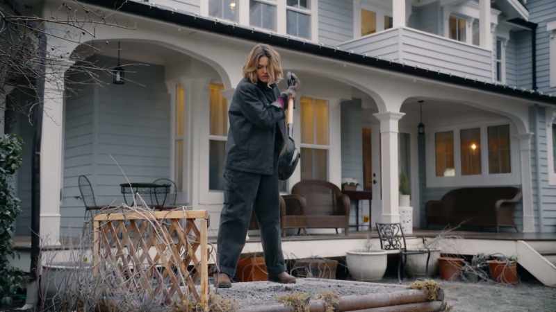 (shovel thuds) (Amanda sighs)