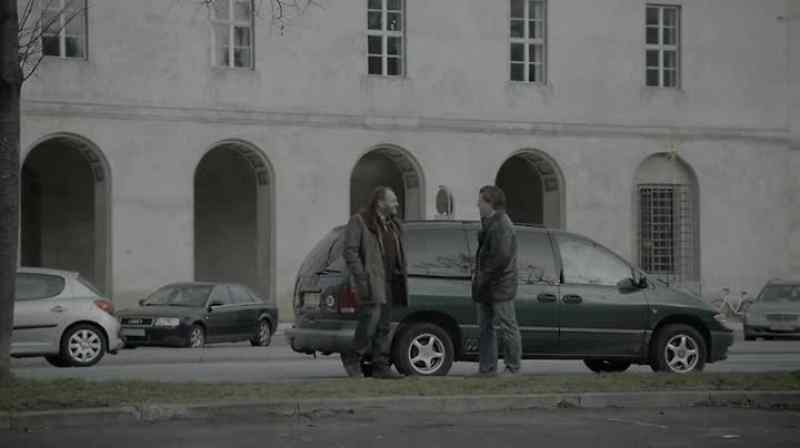 Show me the bag. Hello? I have to check it