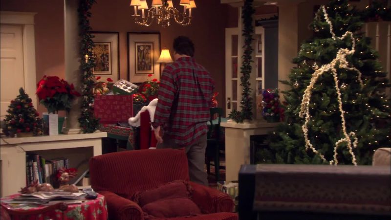 (SINGING ALONG TO CHRISTMAS MUSIC)
