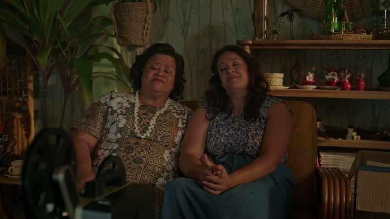 [singing in Polynesian dialect]