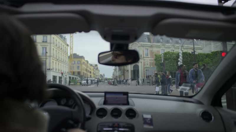[siren wailing] - The traffic is insane, huh?