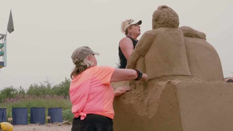 [siren wails] -attention, sculptors!
