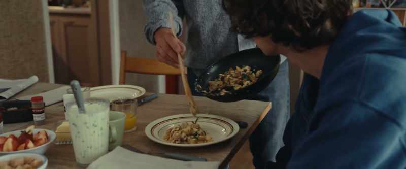 (sizzling) - (cookware clattering)