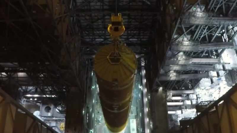 SLS-brændstoftanken er over 61 meter høj