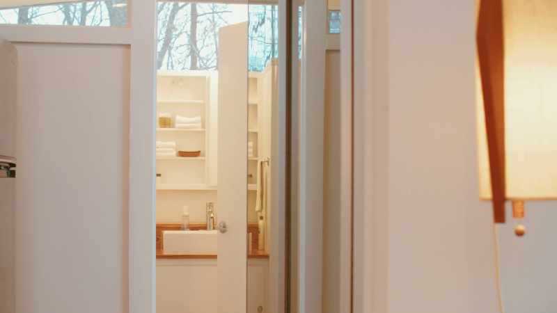 Small bathroom with these geometric windows