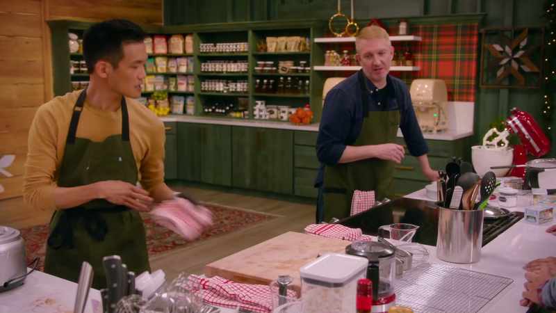 So, we are making a three-tiered cake