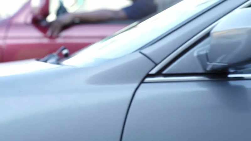 So Dee Dee's car pulls up next to another car