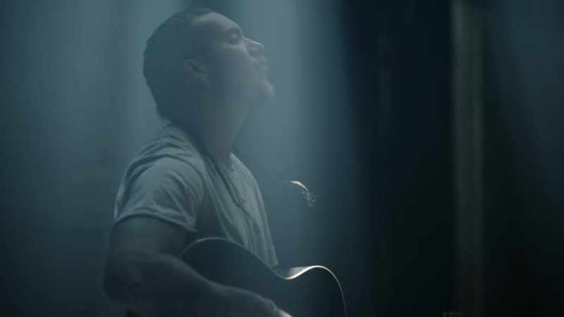 �� So I throw up my hands ♪