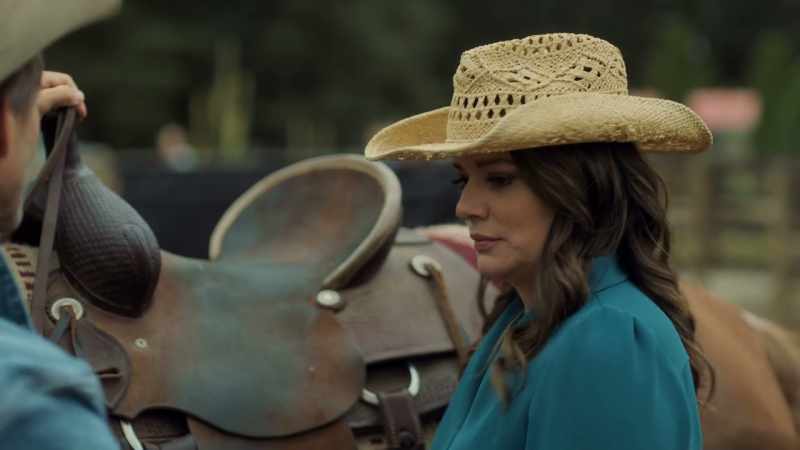 So, left hand... on the reins, and the horn