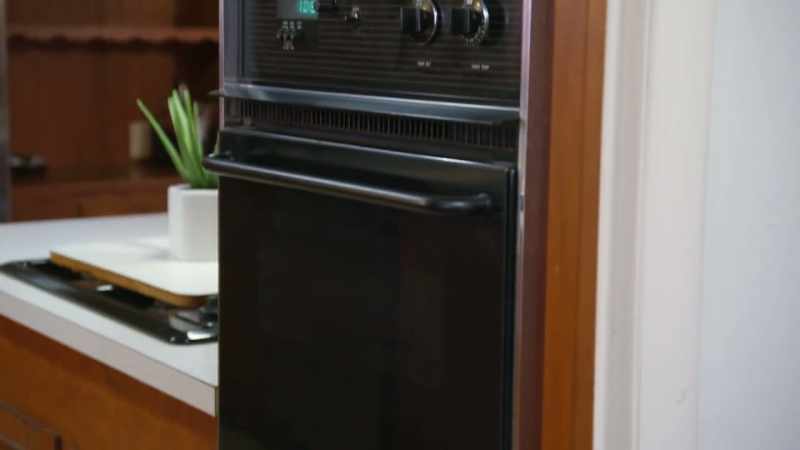 So this oven, what this thing really, really does well, is tell time