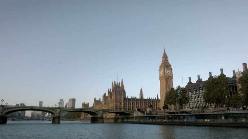 �� So take me back to London ♪