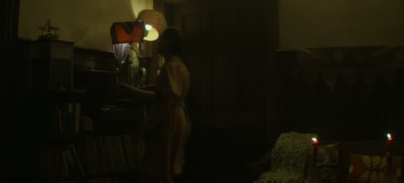 �� So young ♪ ♪ To be loose and on her own ♪