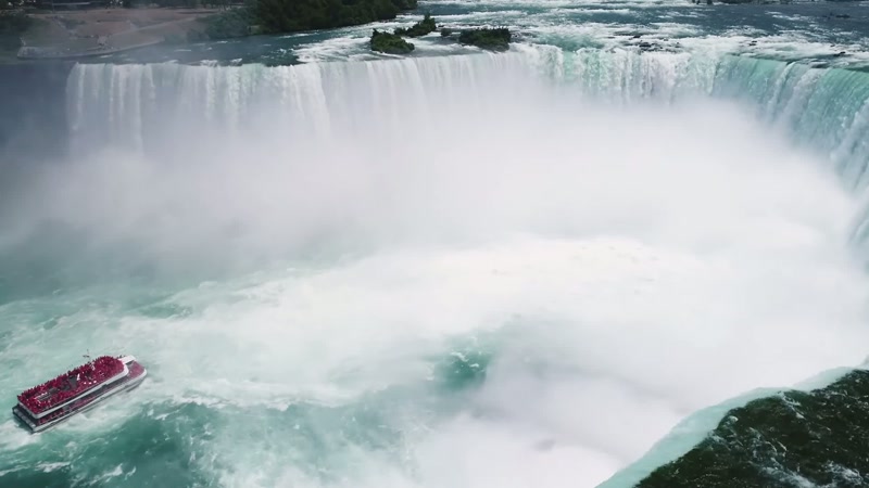 Sobrevoaremos cataratas majestosas