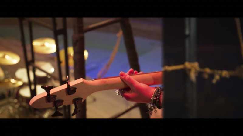 [soft strumming]