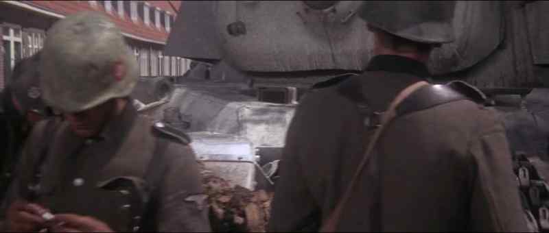 (SOLDlERS CHATTERlNG lN GERMAN)