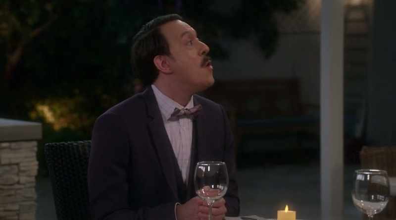 Some flowers for the madam? - Gracias, señor