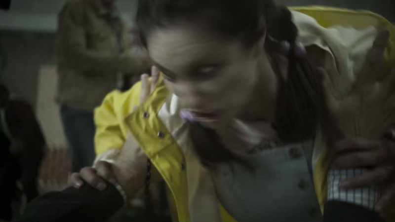 Somebody help me! [growling and snarling]