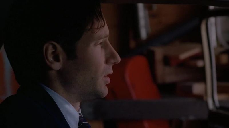 Something's wrong here, Scully. - Maybe it's underneath