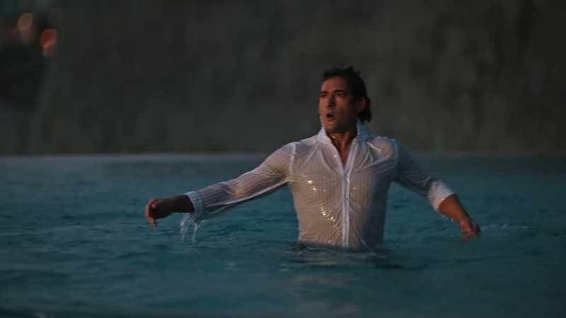 (splashing)