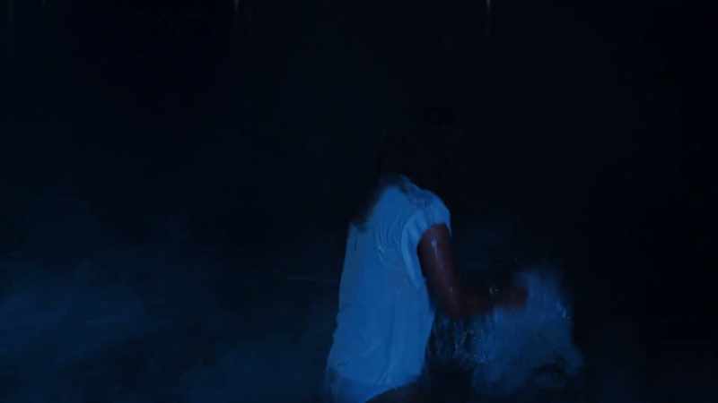 [splashing]