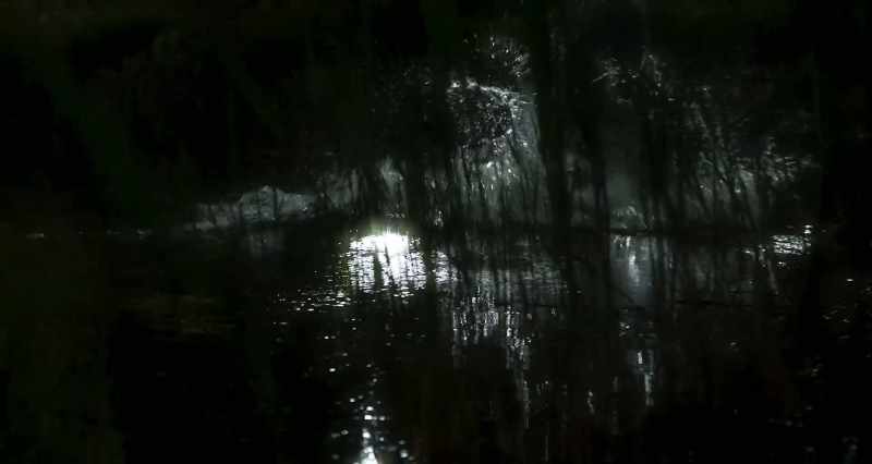 (splashing)