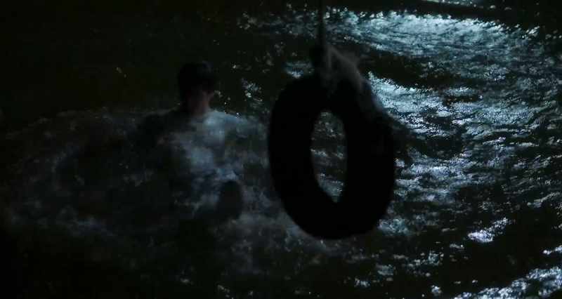 (splashing)