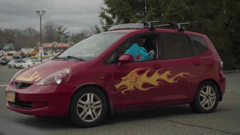 Stand back from Car-rie Underwood