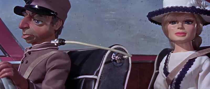 Stand by to take evasive action, Parker. - Yes, m'lady