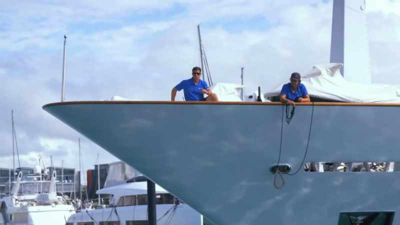 Starboard quarter to dock, 25 meters