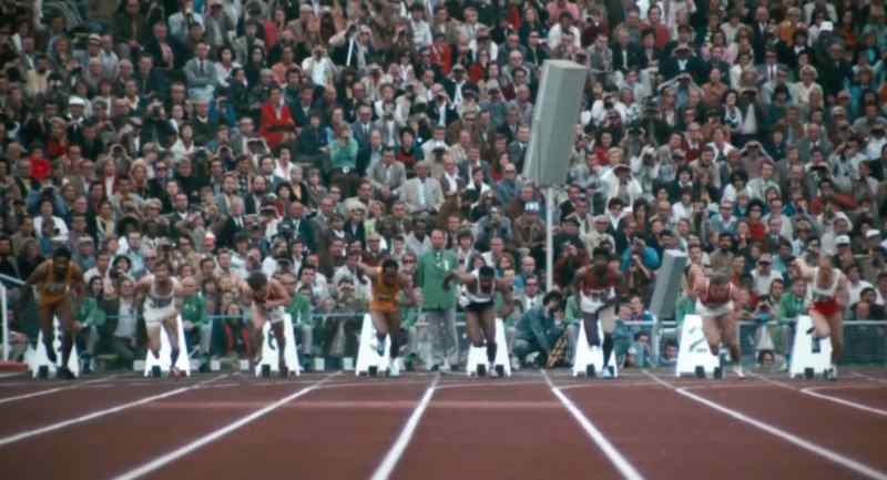 (starter pistol fires) - (spectators cheering, shouting)