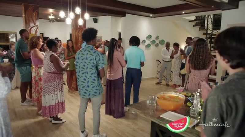 Stclapping) (guests cheering)