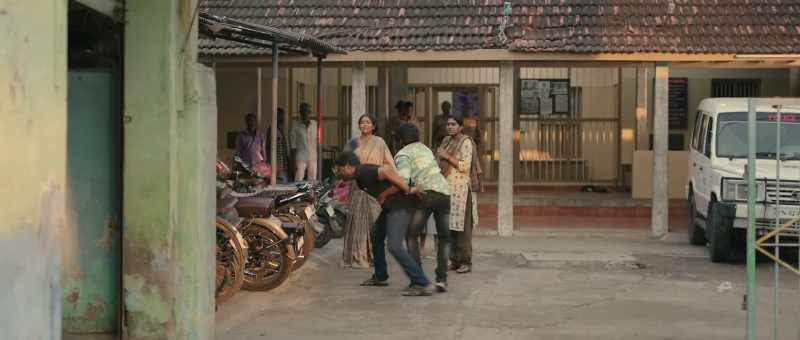 Step back! Vadivelu, stop it!