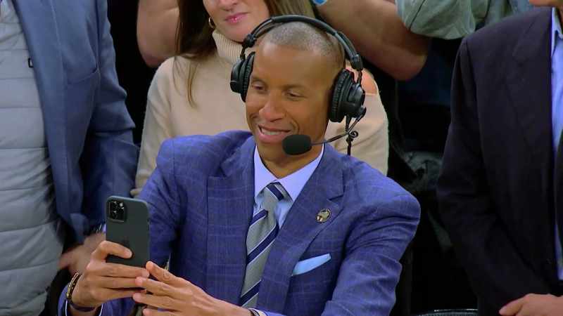 Stephen Curry stands alone