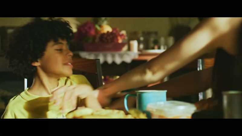 Stop it! Lucas, give me the arepa! It's mine!