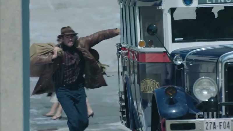 Stop the bus! Hey! Hey! Stop the bus!
