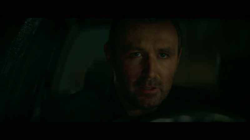 �� Strangers in the night exchanging glances ♪